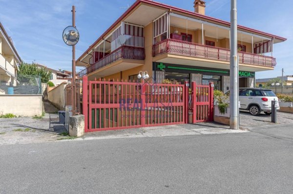 villa in vendita a Lariano