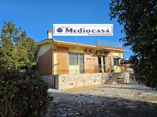 casa indipendente in vendita a Lariano