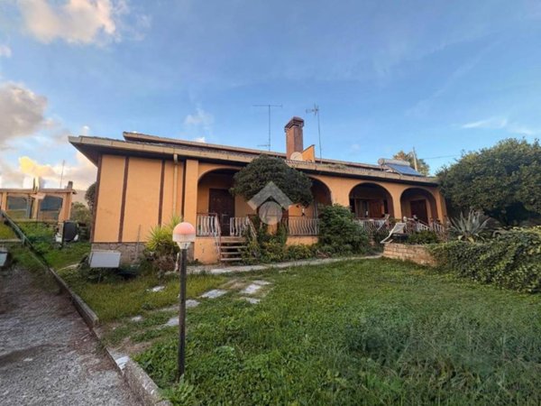 casa indipendente in vendita a Lariano