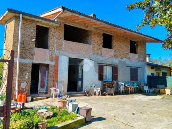 casa indipendente in vendita a Lariano