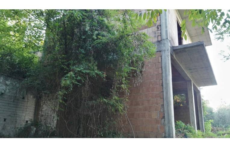 casa indipendente in vendita a Lariano