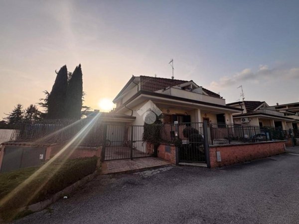 casa indipendente in vendita a Lariano