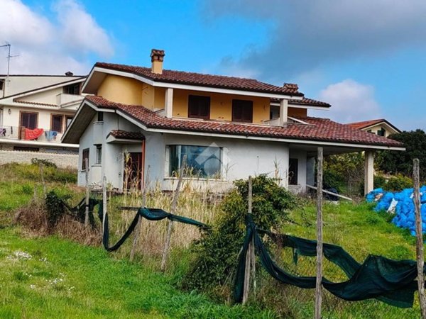 casa indipendente in vendita a Lariano