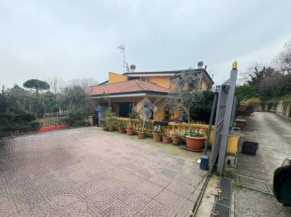 casa indipendente in vendita a Lariano