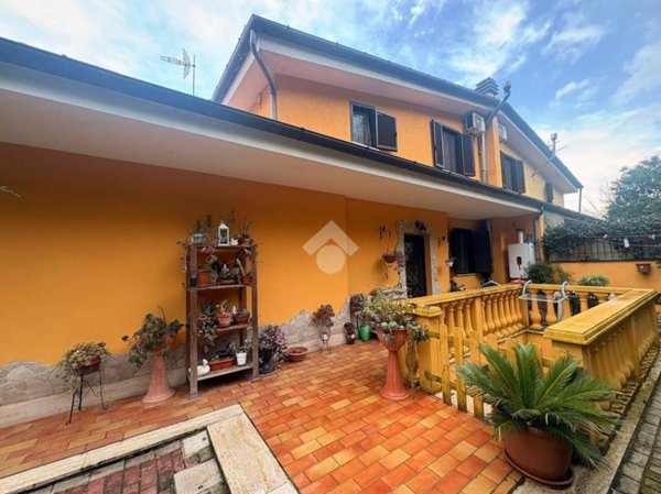 casa indipendente in vendita a Lariano