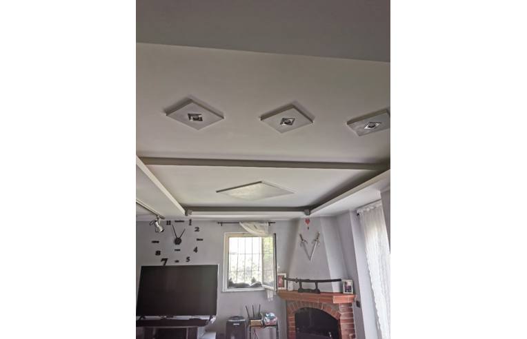 casa indipendente in vendita a Lariano