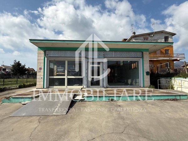 negozio in vendita a Lariano