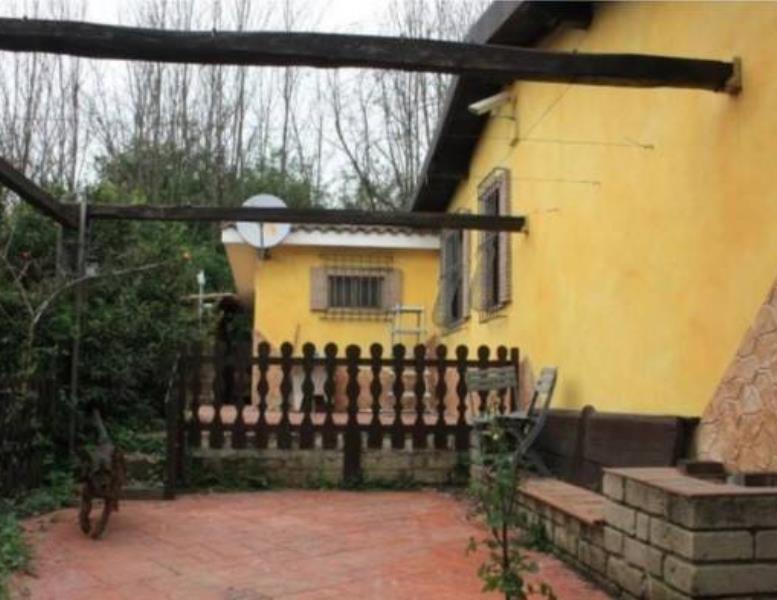 casa indipendente in vendita a Lariano
