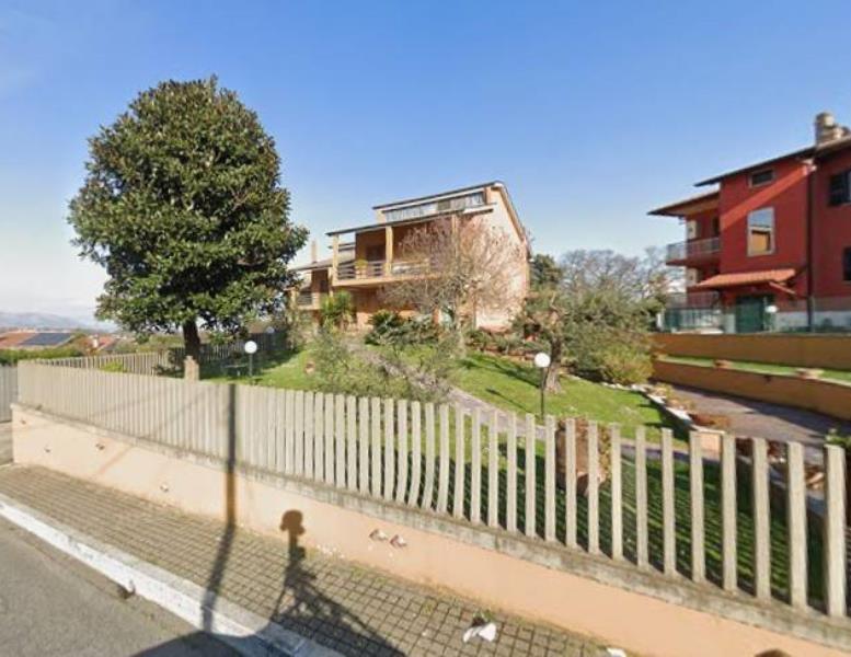 casa indipendente in vendita a Lariano