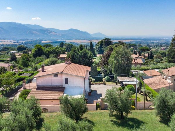 casa indipendente in vendita a Lariano
