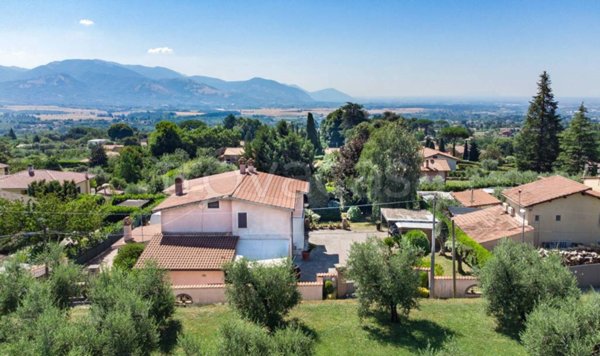 casa indipendente in vendita a Lariano