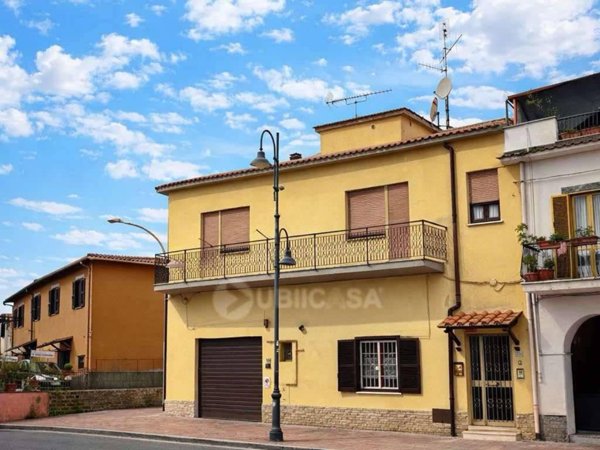 casa indipendente in vendita a Lariano