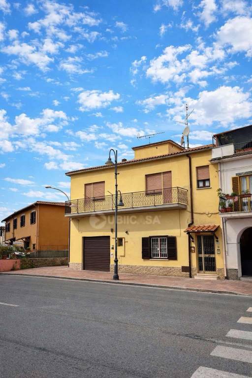 casa indipendente in vendita a Lariano