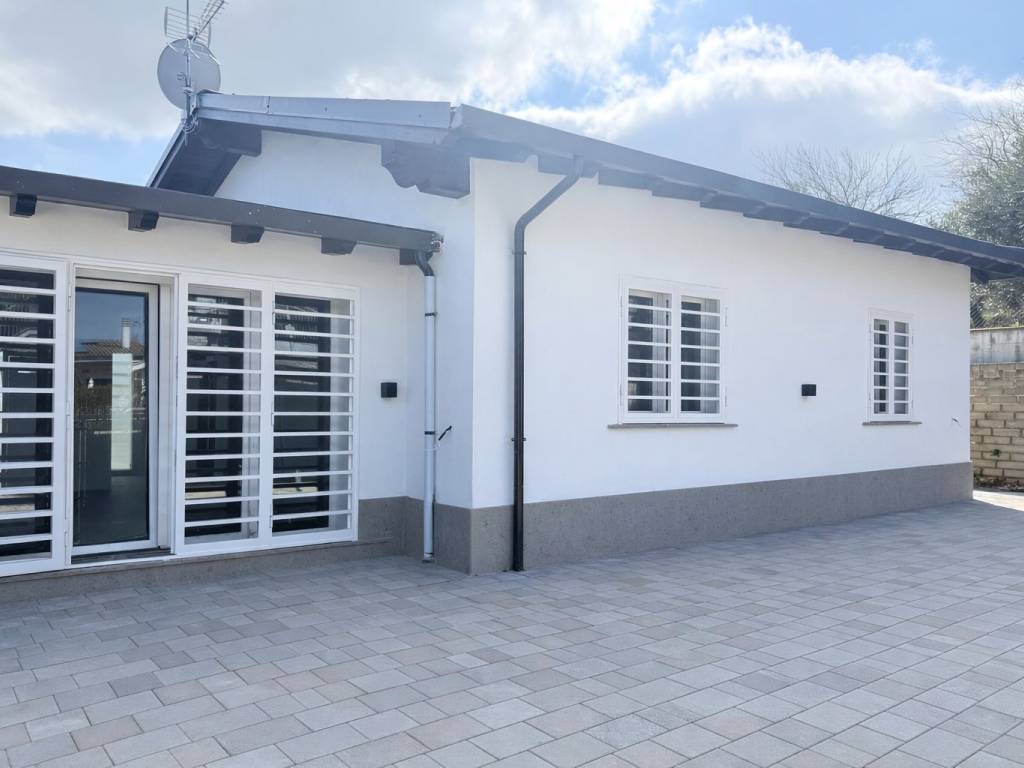 casa indipendente in vendita a Lariano