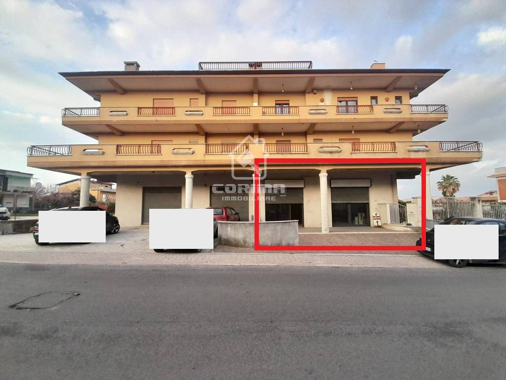 negozio in vendita a Lariano