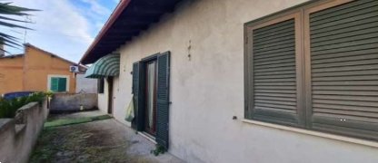 casa indipendente in vendita a Lariano
