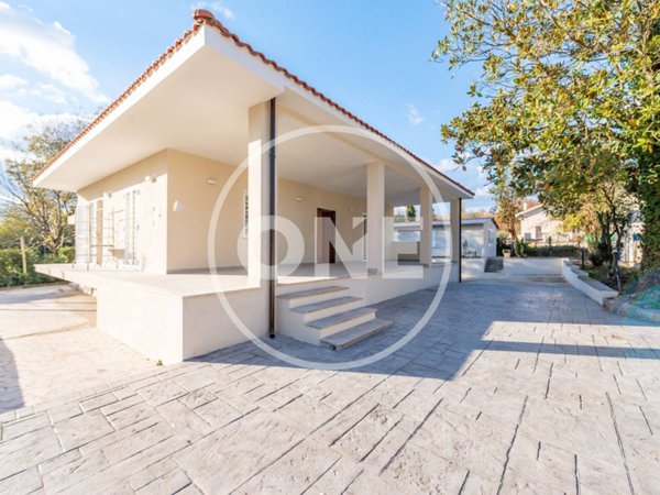 casa indipendente in vendita a Lariano