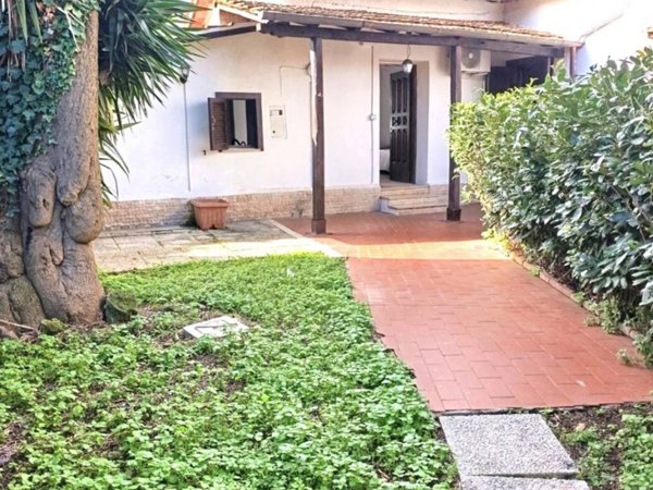 casa indipendente in vendita a Lariano