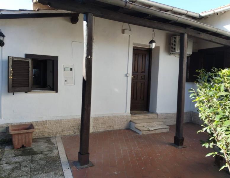 casa indipendente in vendita a Lariano