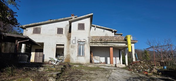 casa indipendente in vendita a Lariano
