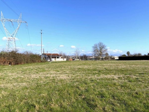 terreno edificabile in vendita a Lariano