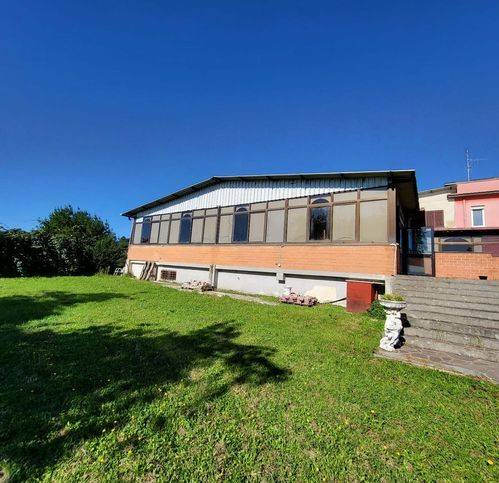 negozio in vendita a Lariano