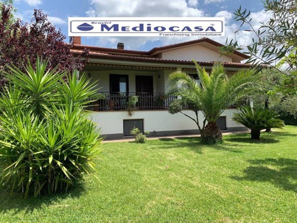 casa indipendente in vendita a Lariano