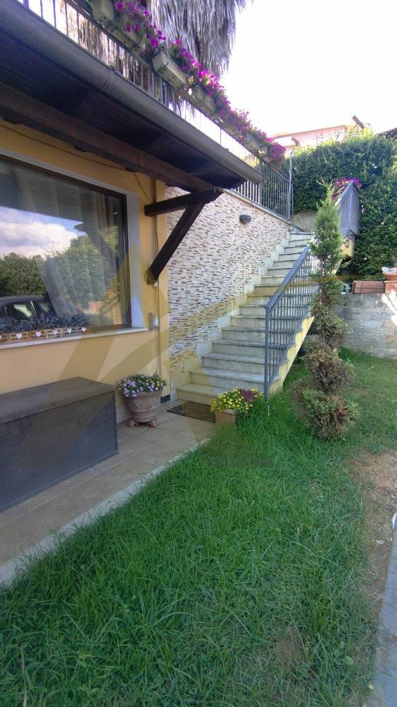 casa indipendente in vendita a Lariano