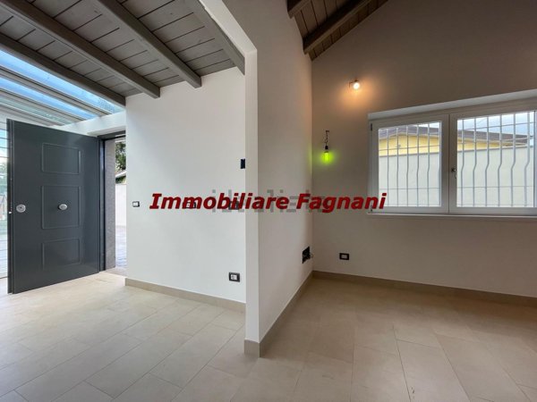 casa indipendente in vendita a Lariano