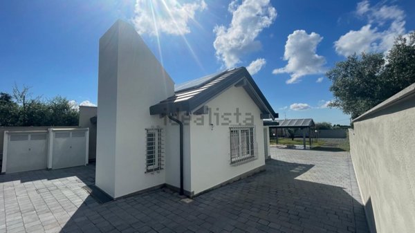 casa indipendente in vendita a Lariano