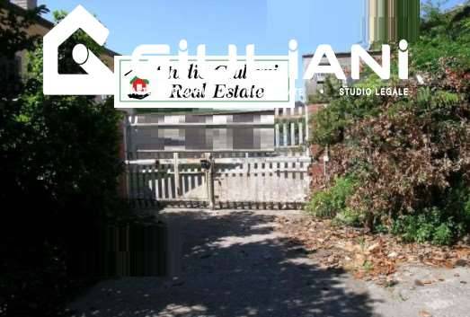 casa indipendente in vendita a Lariano