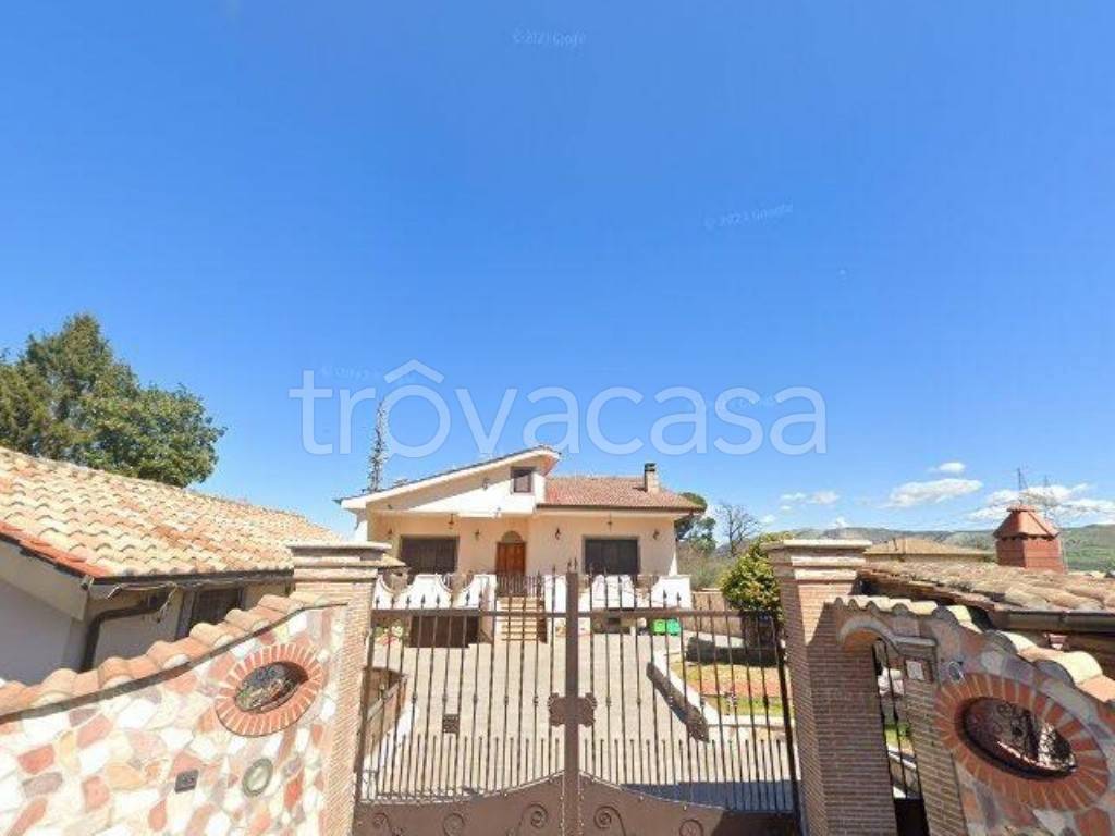locale di sgombero in vendita a Lariano