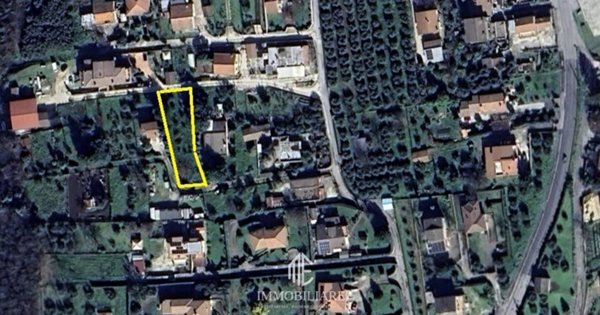 terreno edificabile in vendita a Lariano