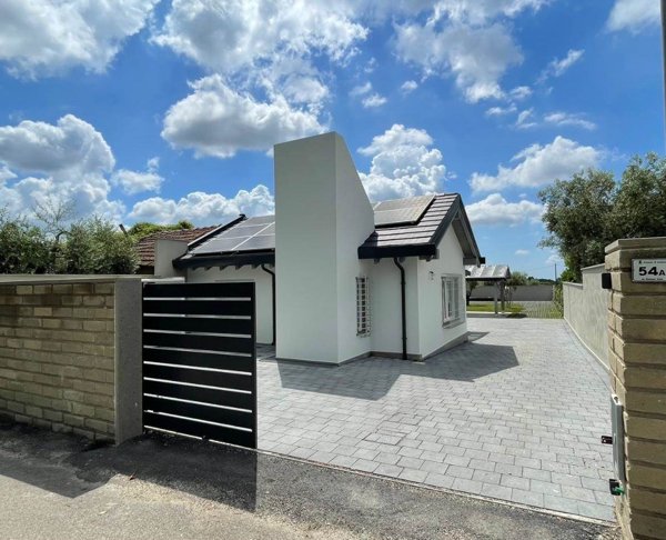 casa indipendente in vendita a Lariano