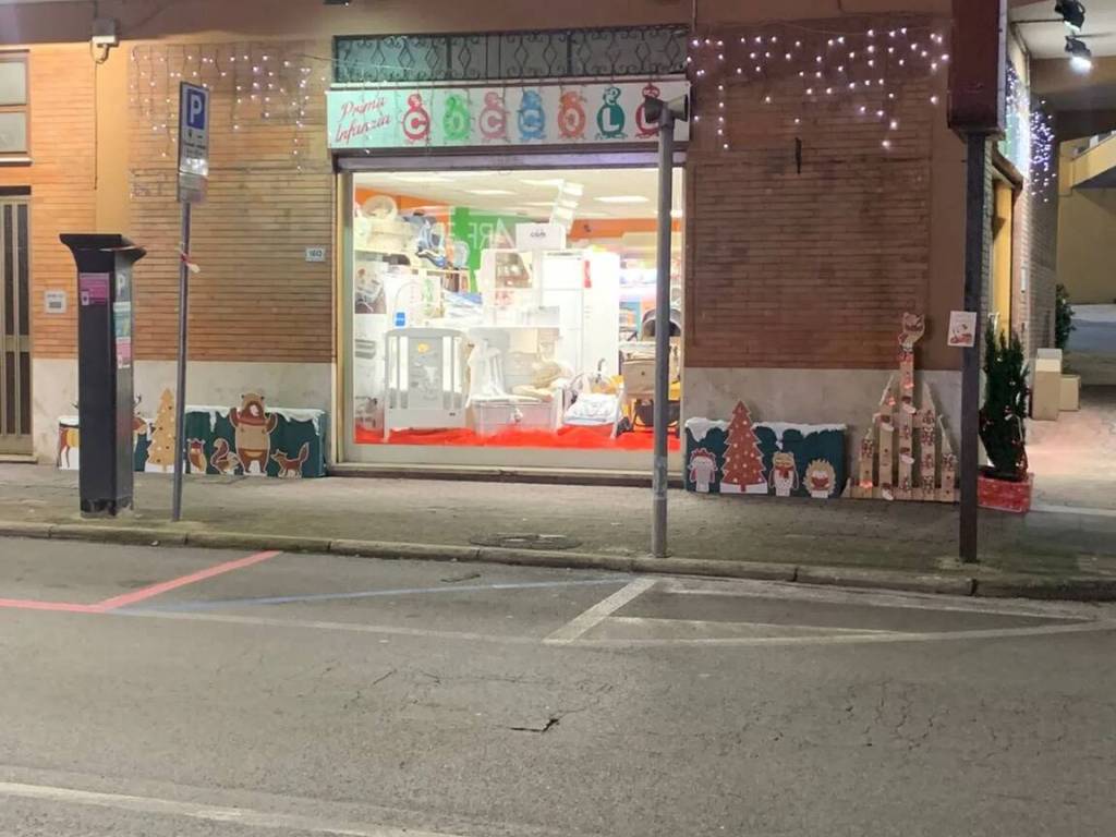 negozio in vendita a Lariano