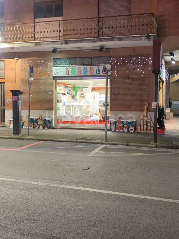 negozio in vendita a Lariano