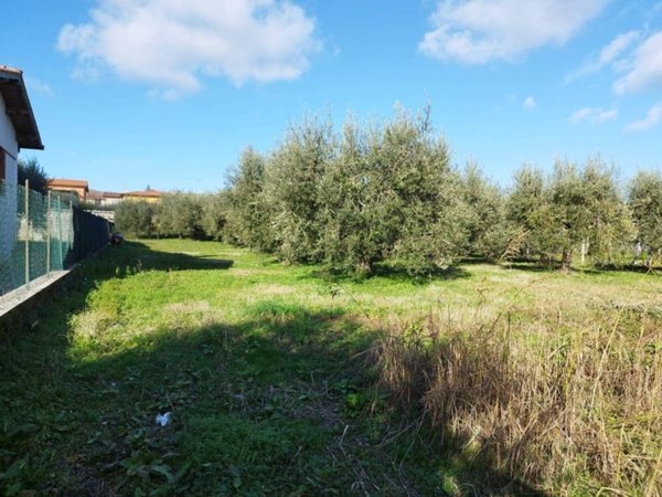 terreno edificabile in vendita a Lariano