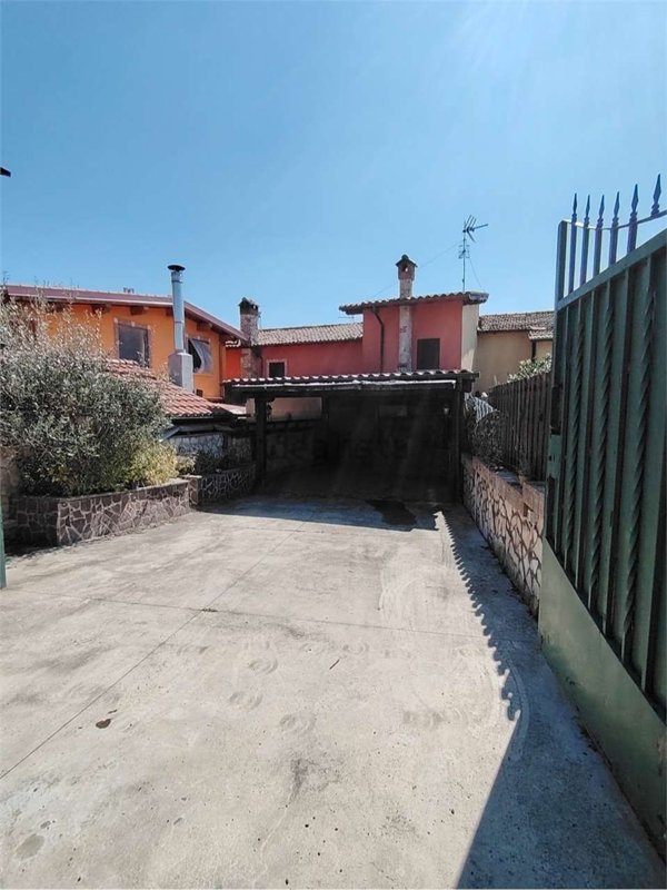 esavano in vendita a Lariano