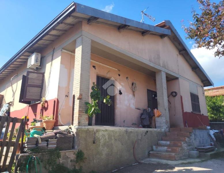 casa indipendente in vendita a Lariano