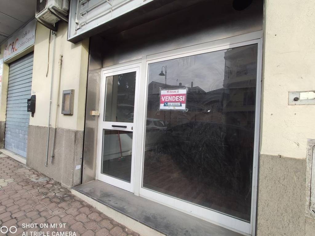 negozio in vendita a Lariano