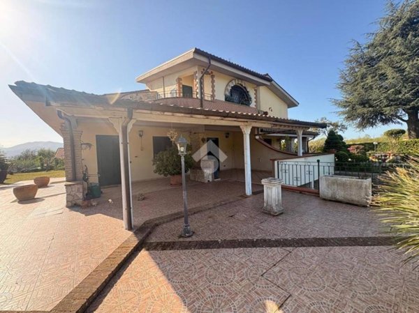 casa indipendente in vendita a Lariano