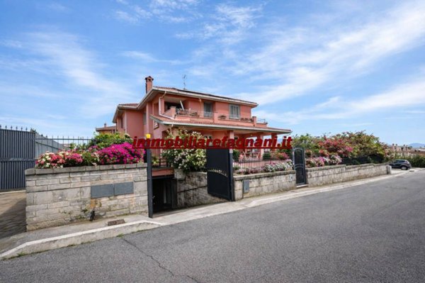 casa indipendente in vendita a Lariano