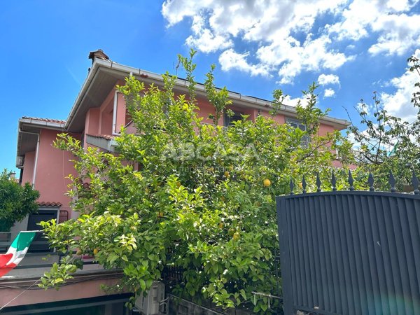 casa indipendente in vendita a Lariano