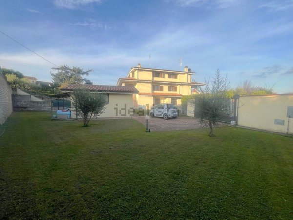 casa indipendente in vendita a Lariano