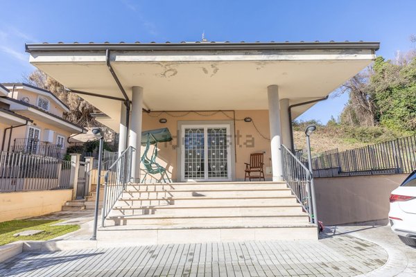casa indipendente in vendita a Lariano