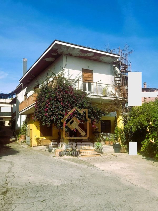 casa indipendente in vendita a Lariano