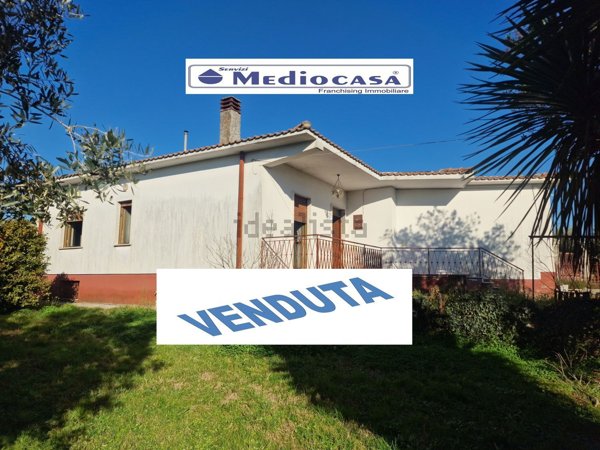 casa indipendente in vendita a Lariano