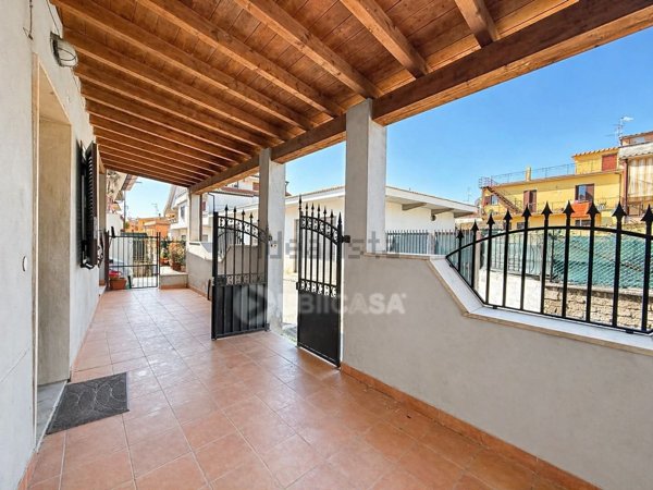 casa indipendente in vendita a Lariano