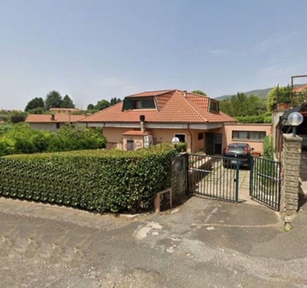 casa indipendente in vendita a Lariano