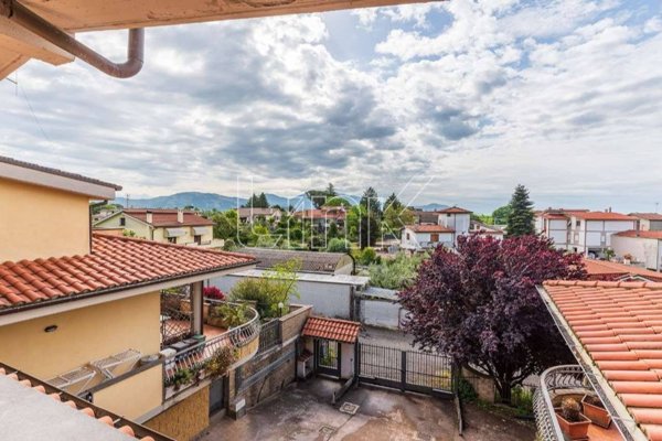 casa indipendente in vendita a Lariano